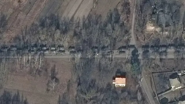 Msafara wa magari ya kijeshi ya Urusi vita vilipoanza