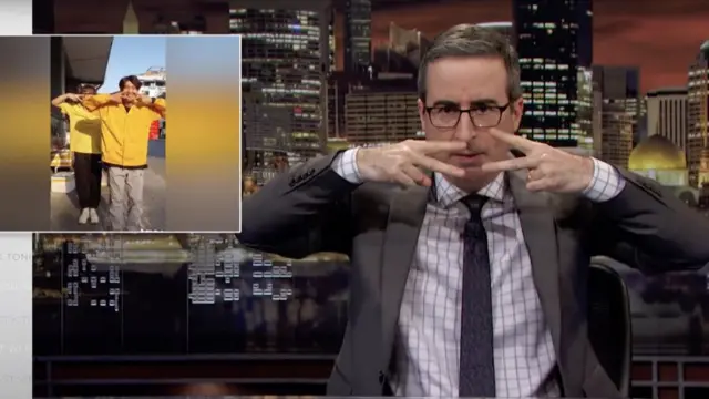 MC John Oliver thực hiện Vũ điệu rửa tay