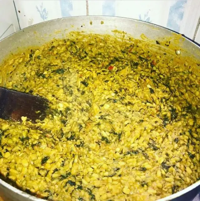 Ụkwa e tinyere akwụkwọ nri