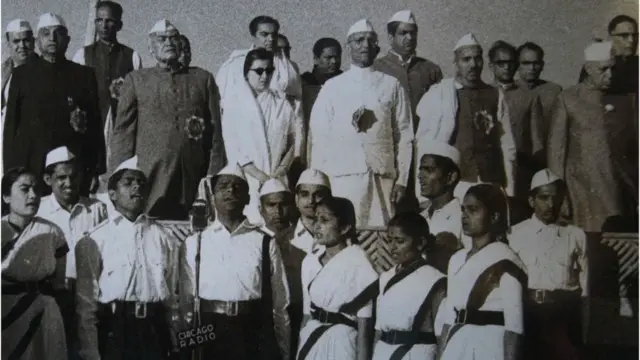 1961માં ભાવનગરમાં કૉંગ્રેસની બેઠક વેળાએ ઇન્દિરા ગાંધી અને મોરારજી દેસાઈ વગેરે સાથે ઉછંગરાય ઢેબર