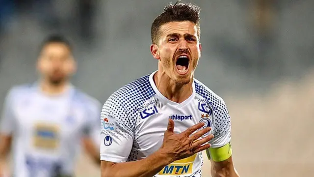 وریا غفوری، کاپیتان استقلال مصاحبه تندی علیه وزارت ورزش انجام داد