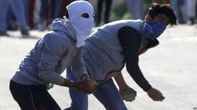 कश्मीर में पत्थरबाजी