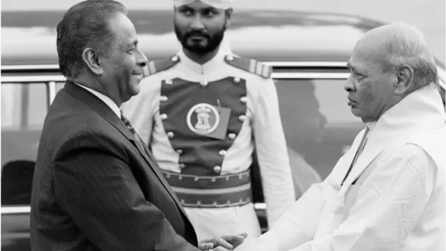 ઑક્ટોબર 1995માં અનિરુદ્ધ જગન્નાથ ભારત આવ્યા અને ડિસેમ્બરમાં તેઓ પદચ્યુત થયા