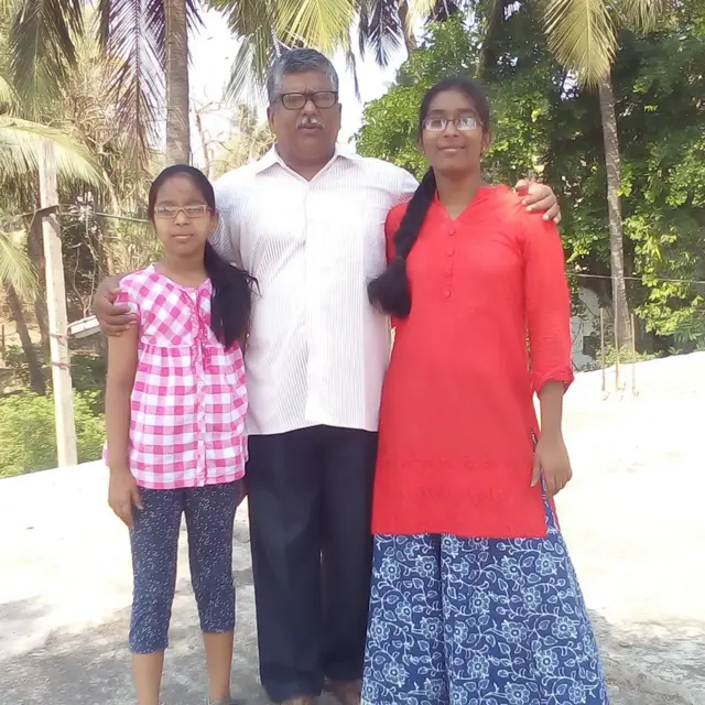 ఇద్దరు కూతుళ్లతో రామకృష్ణా రావు