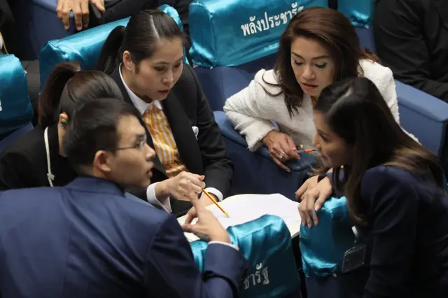 ส ส หญฺง