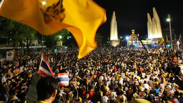 พลังประชารัฐ: จาก "เพื่อนสมคิด" สู่ "เพื่อประยุทธ์" ?