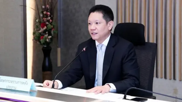 ลวรณ แสงสนิท