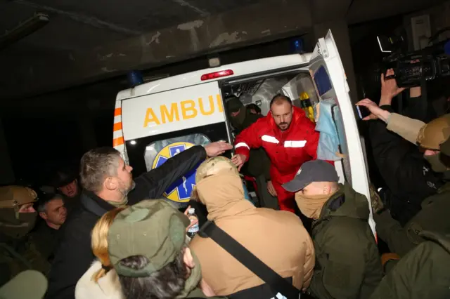 Машина швидкої допомоги, у якій привезли Романа Насірова