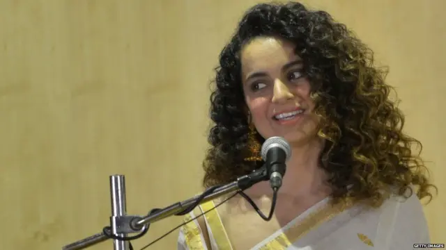 এক ভিডিও টুইটে তিনি মহারাষ্ট্রের মুখ্যমন্ত্রীকে তুই-তোকারি করেন।