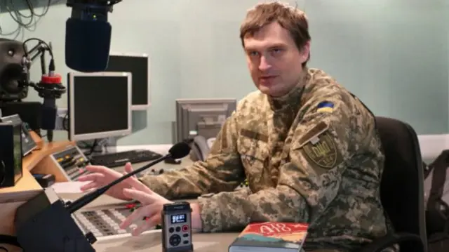 Дмитро Якорнов зазначає, що жодним чином не мав наміру когось образити своїм щоденником, а лише описував будні мобілізованих четвертої хвилі