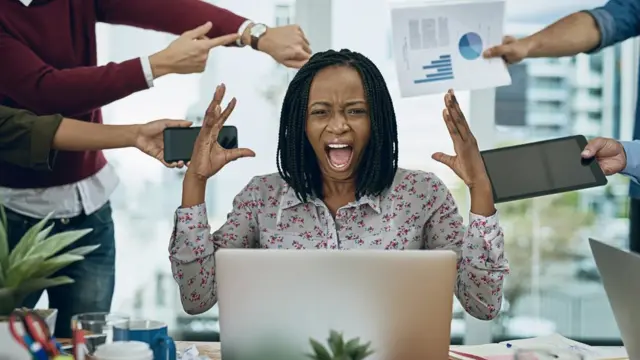 गुस्से में महिला