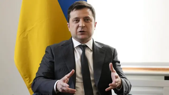 Zelensky speaking to Boris Johnson
