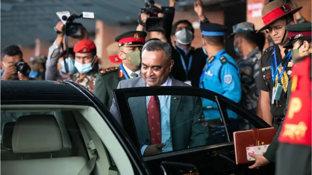 नेपालमा रहँदा सेनाध्यक्ष पांडेले गोर्खा भर्ति स्थगनका विषयमा पनि छलफल गर्ने ठानिएको छ