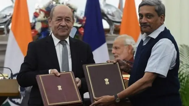 ફ્રાંસના રક્ષા મંત્રી સાથે તત્કાલીન રક્ષા મંત્રી મનોહર પર્રિકર