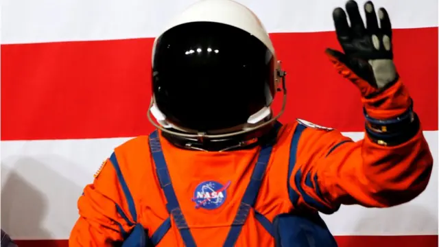 नासा ने बनाए दो नए सूट