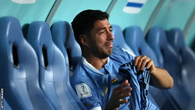 Luis Suarez menangis saat menyadari timnas Uruguay tersingkir dari Piala Dunia 2022.