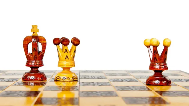 Черный король с белой королевой