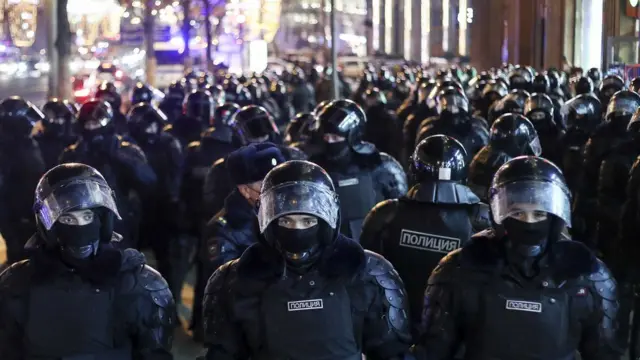 Сотрудники ОМОН на улицах Москвы