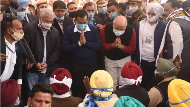 சிங்கு எல்லையில் விசாயிகளை சந்தித்த அரவிந்த் கேஜ்ரிவால்.