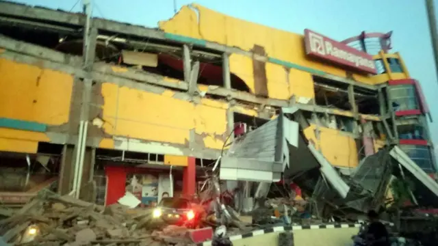 A collapsed shopping mall in Donggala, Central Sulawesi, Indonesia in a handout photo made available by the Indonesian National Board for Disaster Management (BNPB) on 28 September 2018.