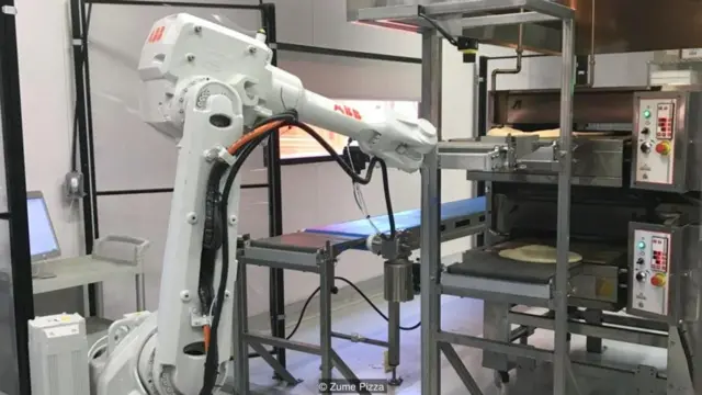 Robot pembuat pizza bisa mengubah cara pengantaran makanan cepat saji karena konsumen bisa membawa makanan cepat saji mereka lebih cepat dan lebih segar.