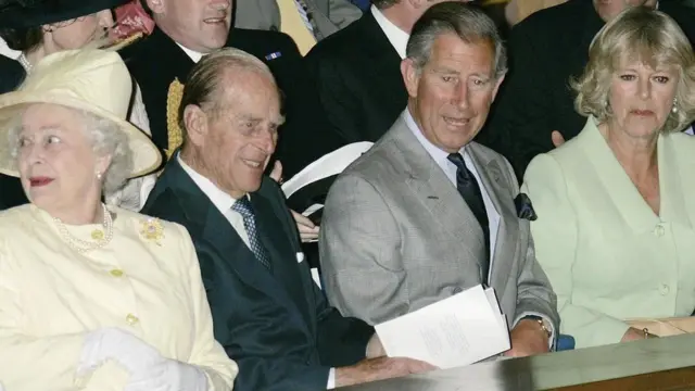 Гості принца Вільяма на церемонії вручення дипломів в Сент-Ендрюському університеті: королева Єлизавета II, принц Філіп, принц Чарльз і герцогиня Корнвольська Камілла