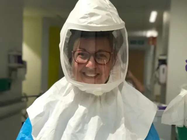 凯特琳表示，她感觉自己是在穿一件"ET外星人"服装。