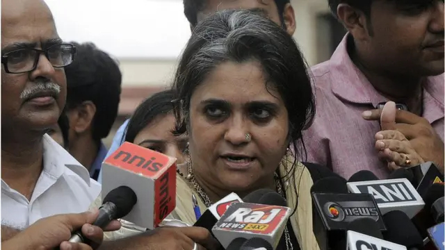 ગુજરાત પોલીસ દ્વારા 'નિર્દોષોને ખોટા કેસમાં ફસાવવાના' આરોપમાં સમાજસેવિકા તિસ્તા સેતલવાડ, ગુજરાતના ભૂતપૂર્વ ડીજીપી આર. બી. શ્રીકુમાર અને બરતરફ આઈપીએસ સંજીવ ભટ્ટ સામે ફરિયાદ કરાઈ દાખલ કરાઈ હતી