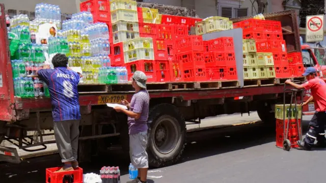 Постачальники