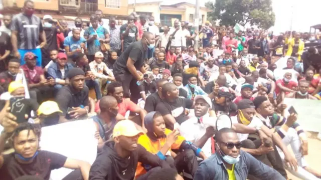 Ngagharịiwe n'isi ụlọọrụ ndị uweojii n'Awka