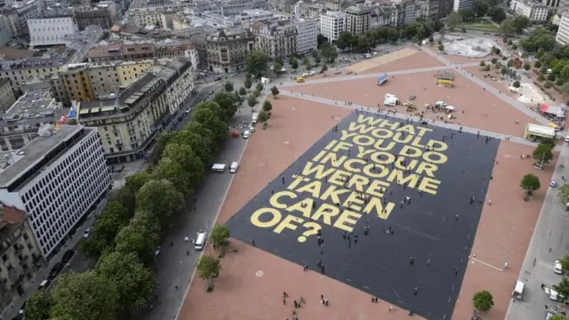 В прошлом году население Швейцарии проголосовало на референдуме против введения базового дохода