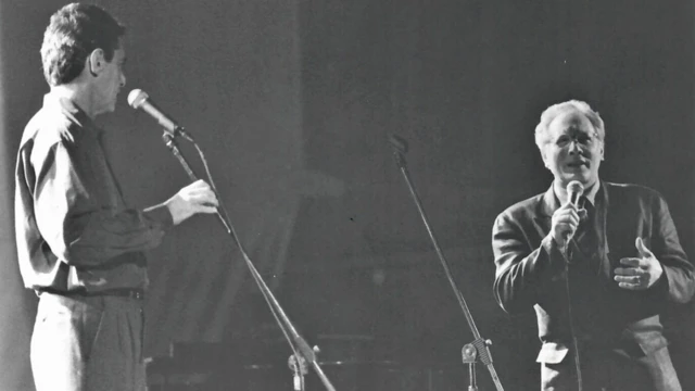 Chico e Enzo no palco,all in apostas esportivasfoto preto e branca