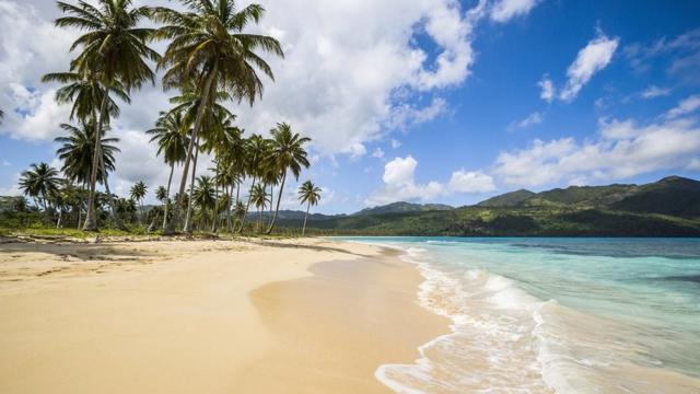 Praia na penínsulaesportes serie cSamaná