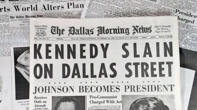 نسخة قديمة من صحيفة أمريكية تتناول خبر اغتيال كينيدي