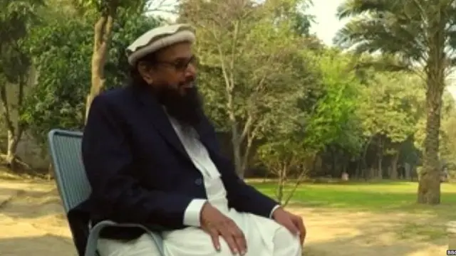 બીબીસીના સંવાદદાતા સાથે વાત કરતા હાફિઝ સઈદ