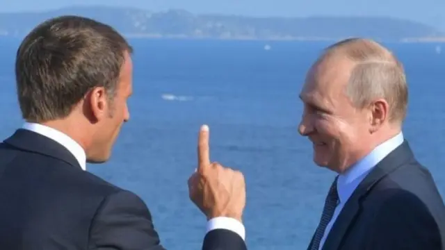 Emmanuel MAcron Vladimir Putin