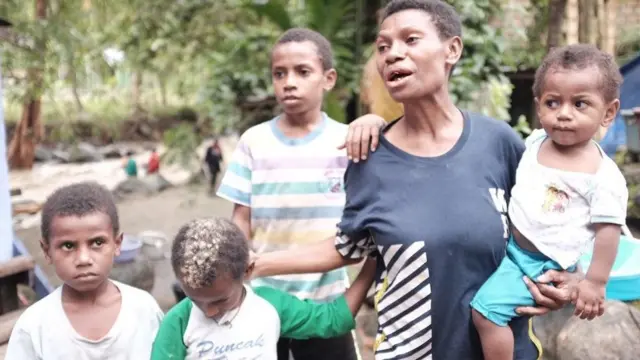 Martina dan putra-putranya.