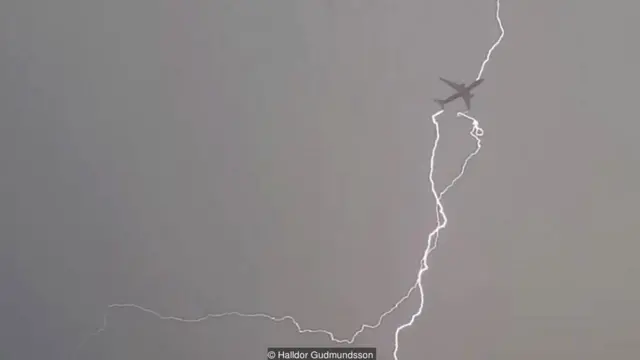 Halldor Gudmundsson / Airplane got lightning strikes