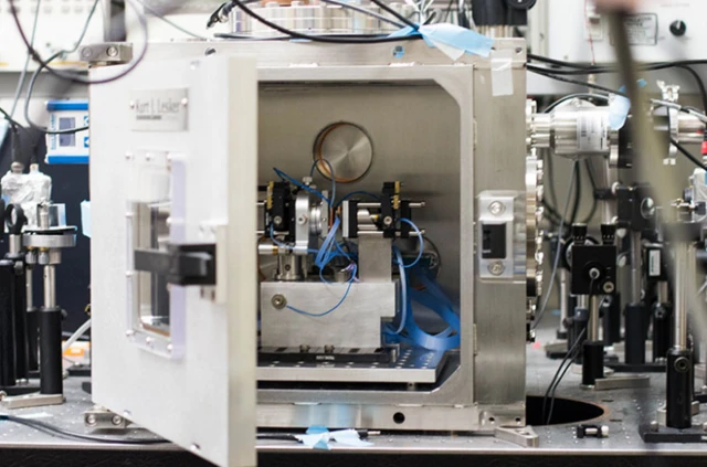 ตู้สุญญากาศที่ใช้ในการทดลอง