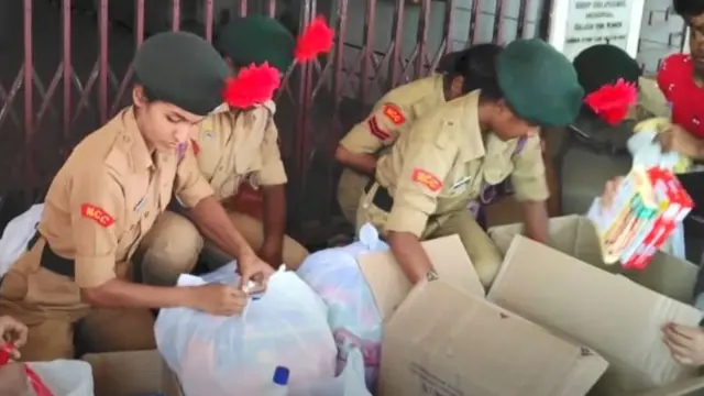 సహాయ చర్యల్లో వాలంటీర్లు