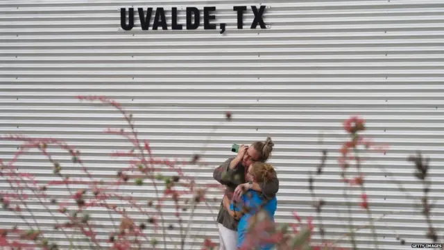 स्कूल में फायरिंग