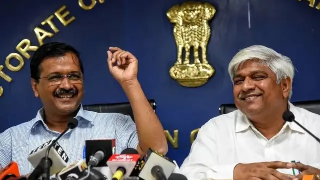 राजेंद्र पाल गौतम के साथ केजरीवाल