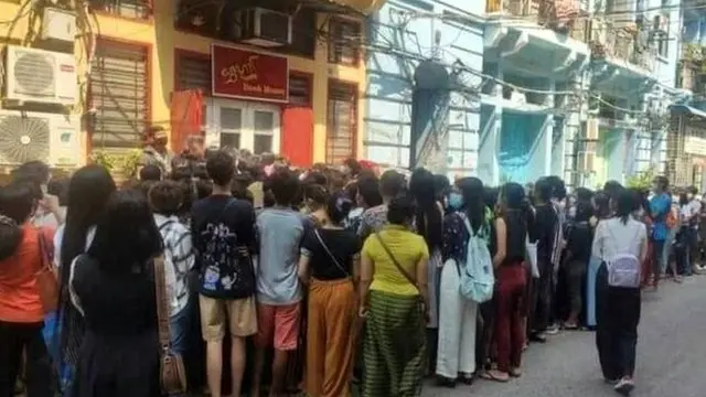 လူငယ်တွေ စိတ်ဝင်စားမှု မြင့်တက်ခဲ့သလို စာပေချစ်သူတွေအကြား စာအုပ်နဲ့ပတ်သက်ပြီး ဆွေးနွေးငြင်းခုန်မှုတွေ ဖြစ်ခဲ့