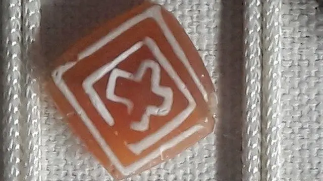 تصویر ٹیکسلا میوزیم میں رکھا گیا کراس جو کہ وہان سے دریافت ہوا تھا