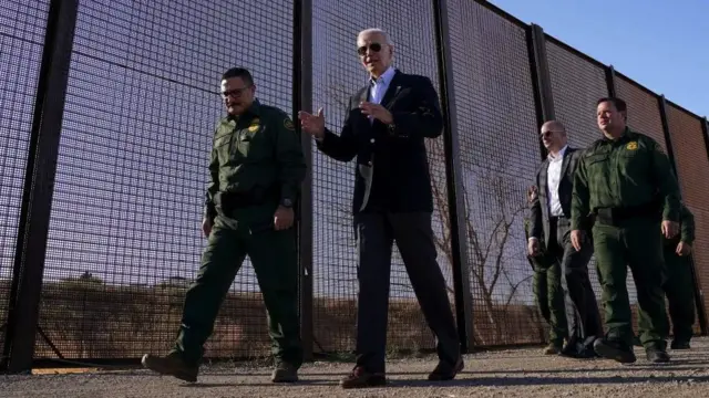 Байден ўтган йили Техасга бориб чегарачилар билан учрашганди.