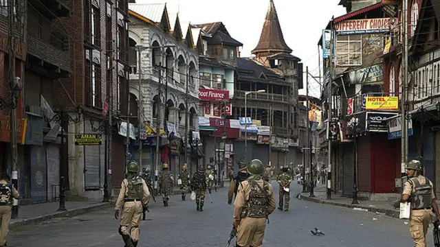 කාශ්මීර බෙදුම්වාදීන් මර්ධනය කරන 'පෙලට්' ප්‍රහාර