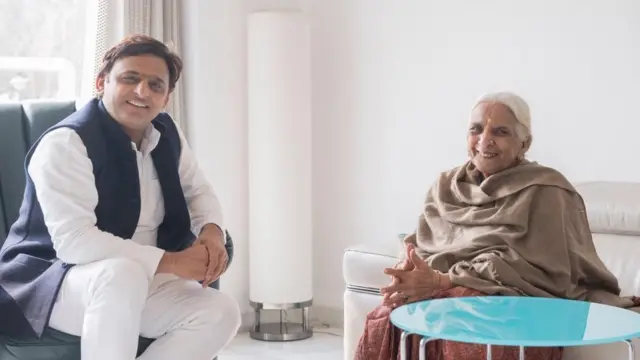 अखिलेश यादव