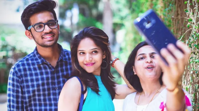 कॉलेजची मुलं