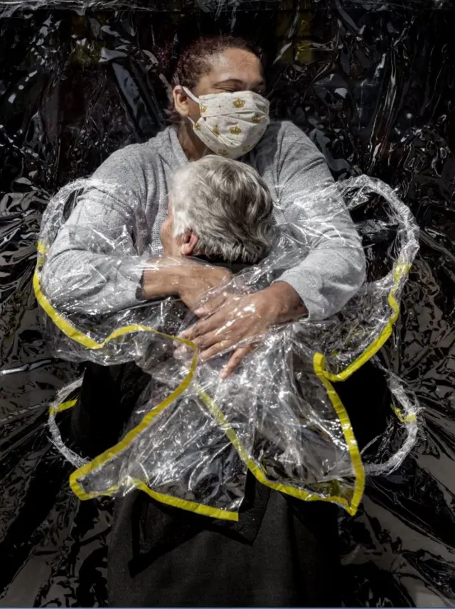 "El primer abrazo".