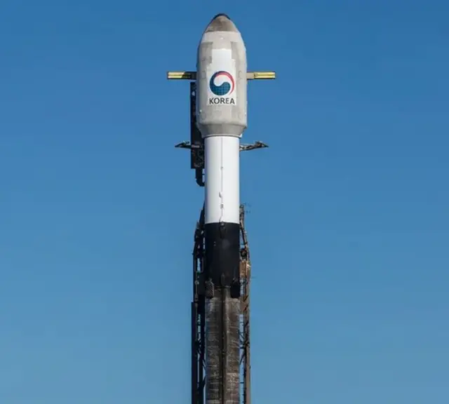 미국 캘리포니아 반덴버그 우주군기지에서 발사되는 한국 최초 군사정찰위성 1호기 모습